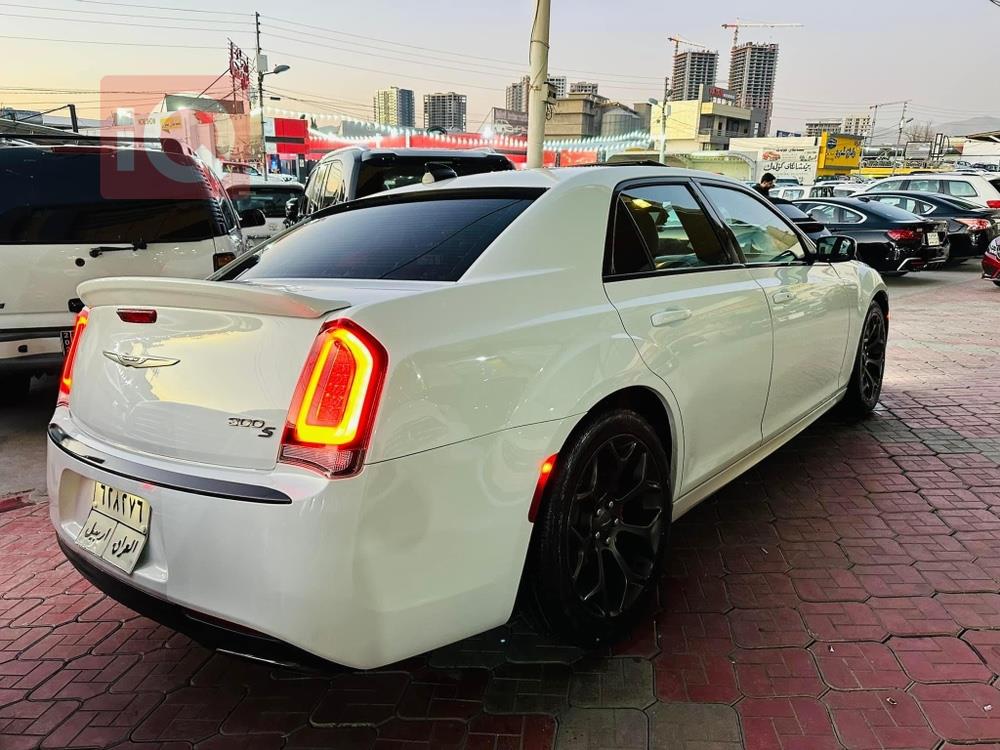 کرایسلەر 300